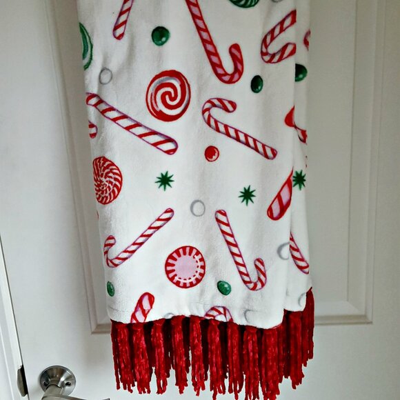 NEW! CANDY LAND Candy CANE PLUSH THROW BLANKET - Picture 2 of 6